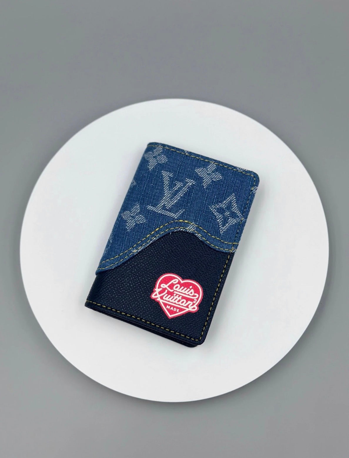 LV CARDHOLDER