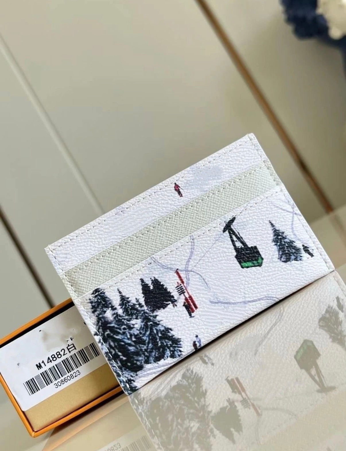 LV CARDHOLDER