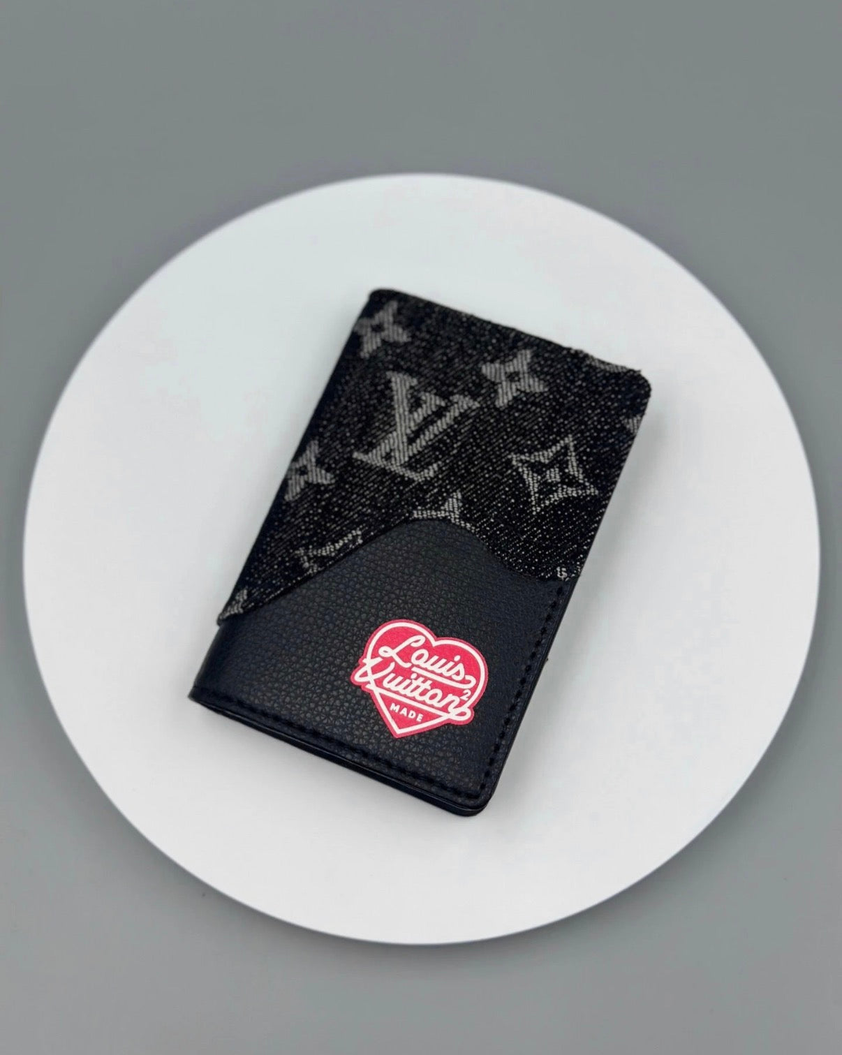 LV CARDHOLDER